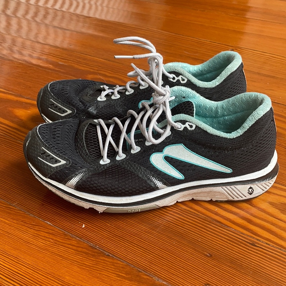Newton Womens 8.5 Running Shoe